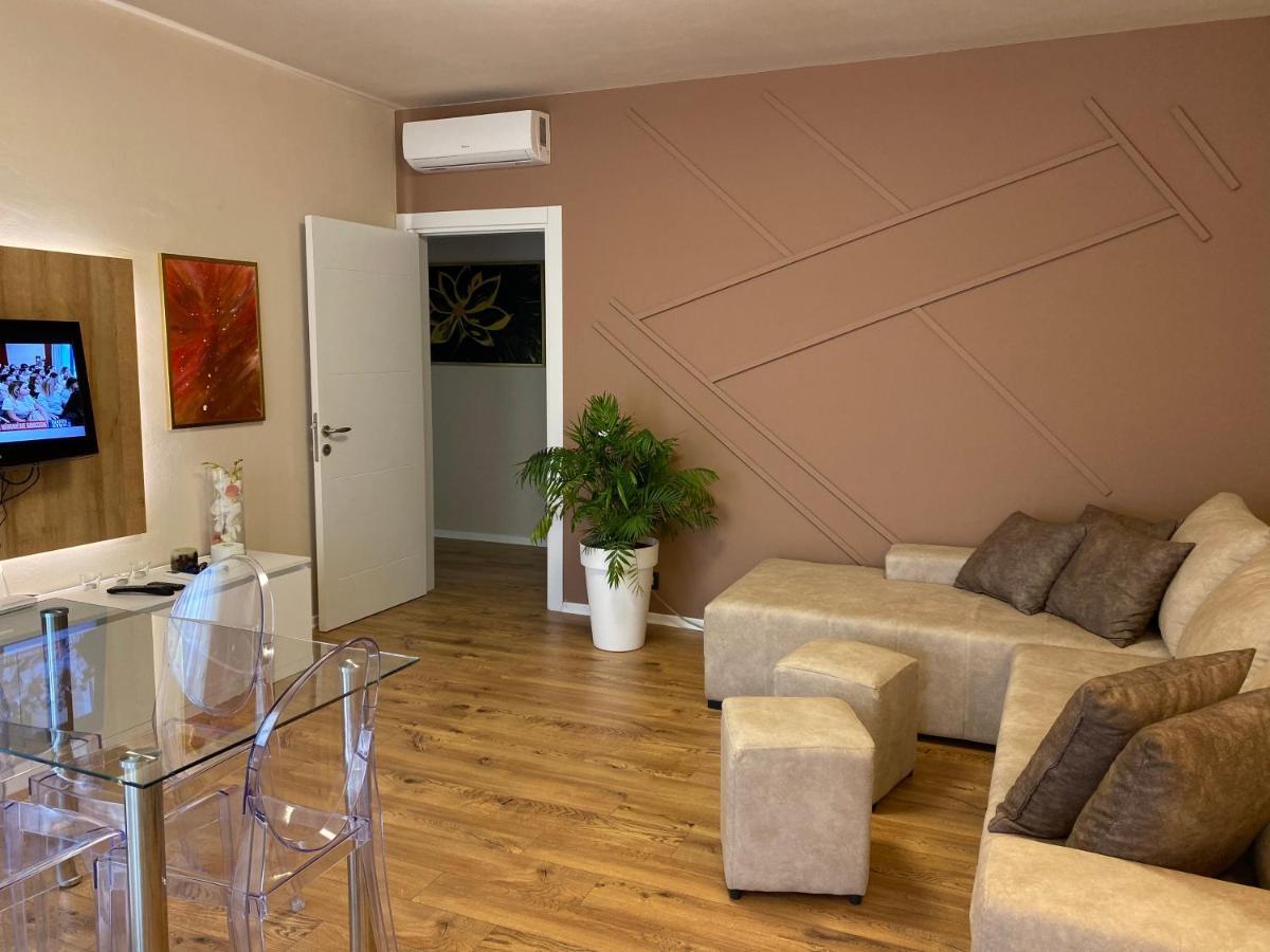 Nemis Apartments In The Centre Of Tirana Four Free Parking エクステリア 写真