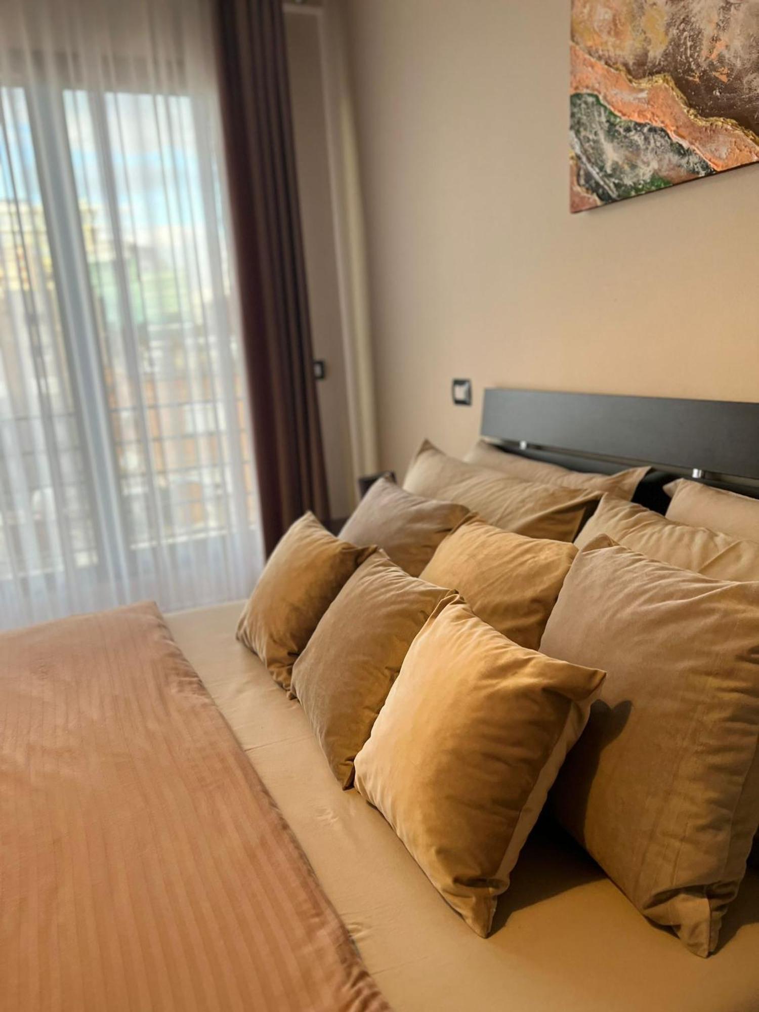 Nemis Apartments In The Centre Of Tirana Four Free Parking エクステリア 写真